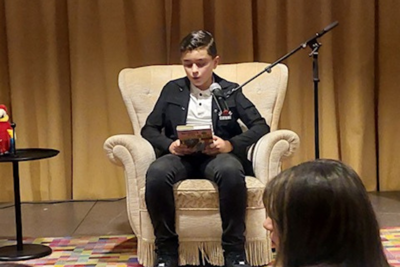 Leerling Julius van Het Mozaïek is een echte voorleeskampioen! 🏆📚